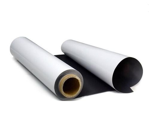 Rouleau de tôle magnétique en caoutchouc flexible avec adhésif pour un collage solide et durable