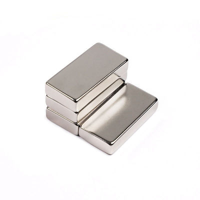 Épaisseur Magnétisme Direction N52 Grade NdFeB Block Neodymium Magnet pour l'industrie