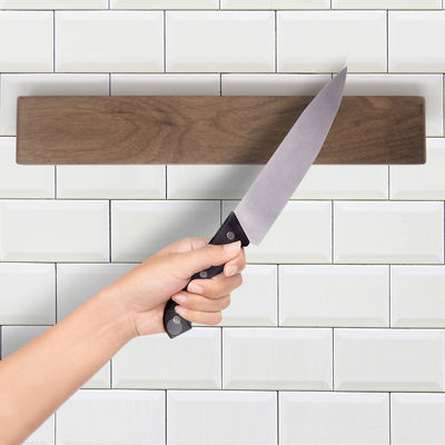 Depuis 2000, nous produisons des bandes de couteaux magnétiques en bois pour la cuisine.