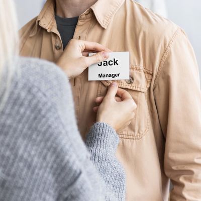Tolérance du badge de nom magnétique en bloc ± 1% Étiquette de nom en plastique avec fixation magnétique