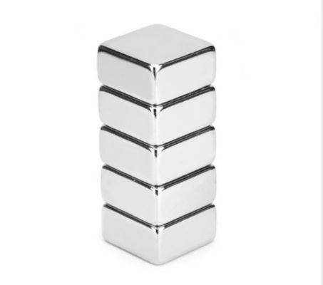 Composite magnétique au néodyme Petit bloc 20x20x10 mm pour des solutions magnétiques durables