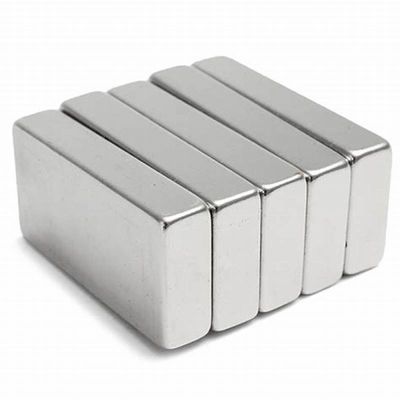 Neodymium N52 Block Magnet 50 mm x 30 mm x 10 mm avec service de traitement du moulage