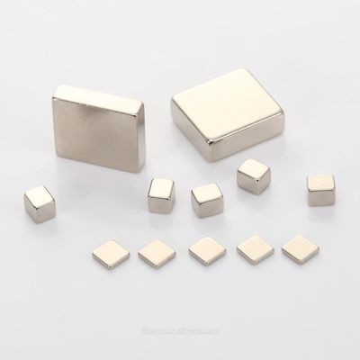 Magnéte de terres rares frité échantillon puissant magnétique permanent carré 50*50*25
