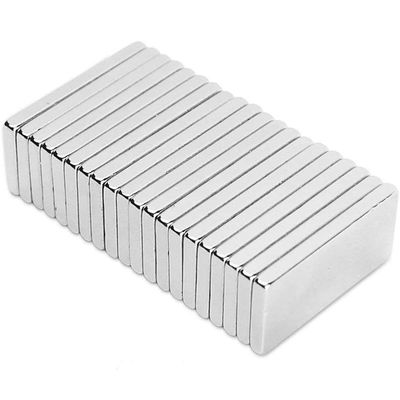 Tolérance /-0,05 mm aimants en néodyme N45 super forts revêtus de nickel pour blocs rectangulaires