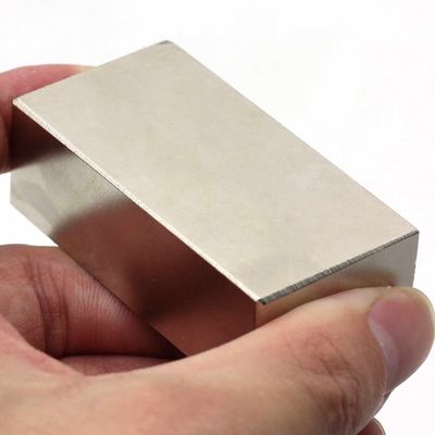 Température de fonctionnement maximale 60°C NdFeB magnéte N52 Super fort bloc 50x25x10mm néodyme