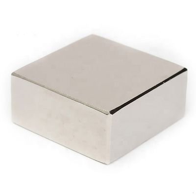 Dureté de Vickers élevée N52 Rectangle Bar personnalisée magnéte au néodyme pour moteur électronique
