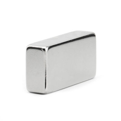 40*20*10mm N52 Neodymium Block Magnet avec direction du magnétisme axial et tolérance ± 1%