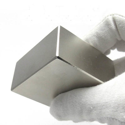 Bloc magnétique carré de néodyme sintré à fort flux magnétique de qualité personnalisée N35-N52