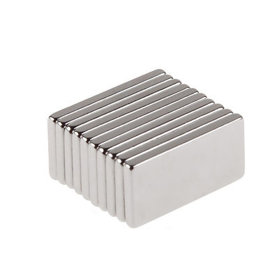 Taille d'aimant personnalisée Composite d'aimant de néodyme Super fort Blocs permanents N52