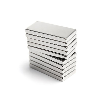 Taille d'aimant personnalisée Composite d'aimant de néodyme Super fort Blocs permanents N52