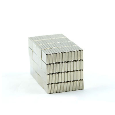 Taille d'aimant personnalisée Composite d'aimant de néodyme Super fort Blocs permanents N52