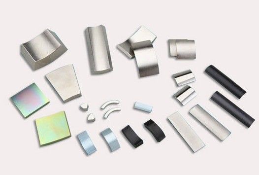 Magnet NdFeB Magnet industriel permanent SmCo ALNICo Ferrite Matériaux magnétiques au néodyme