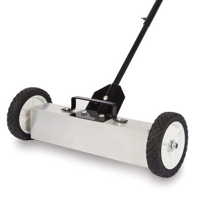Pratique balayeuse magnétique de type push avec une force de traction de 30 à 50 lb et des roues