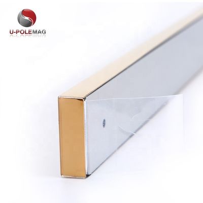 Libération de l'espace de la salle extérieure Couleur dorée Titane Bar de couteau magnétique 400x45x15mm Taille