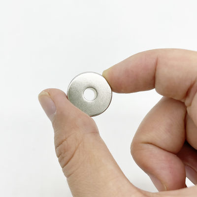 Magnets à anneaux revêtus de Ni-Cu-Ni N35 certifiés ISO14001 2004 pour vannes