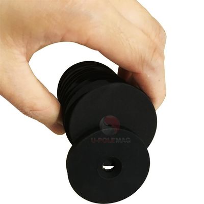 Facile à installer D43 D66 D88mm aimant de montage en caoutchouc revêtu POT avec fil interne
