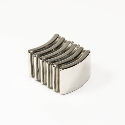 Matériaux principaux NdFeB aimant super fort aimants à segment arc néodymium pour moteur BLDC
