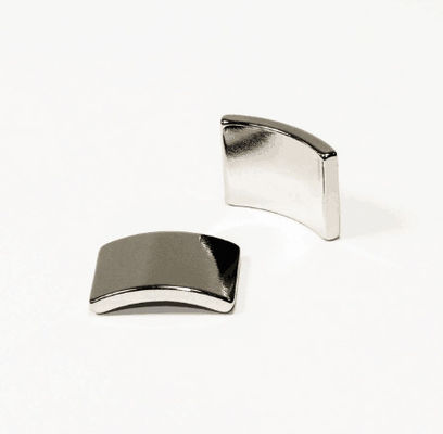 Matériaux principaux NdFeB aimant super fort aimants à segment arc néodymium pour moteur BLDC