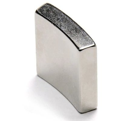 Matériaux principaux NdFeB aimant super fort aimants à segment arc néodymium pour moteur BLDC