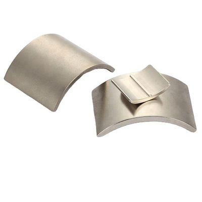 Exemple N52 aimant en néodyme à arc personnalisé pour revêtement de moteur synchrone époxy, etc.