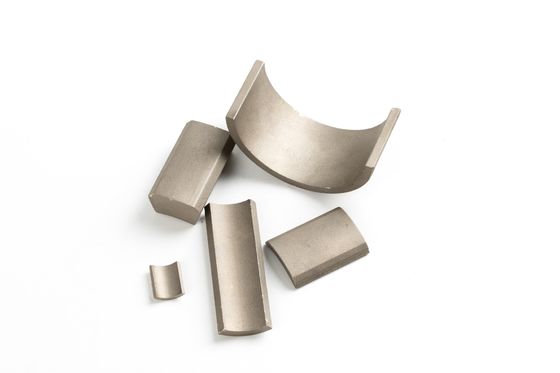 Exemple N52 aimant en néodyme à arc personnalisé pour revêtement de moteur synchrone époxy, etc.