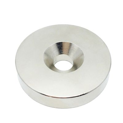N52 aimant au néodyme avec forme d'aimant industriel pot / forme de tasse et trou anti-enfoncement