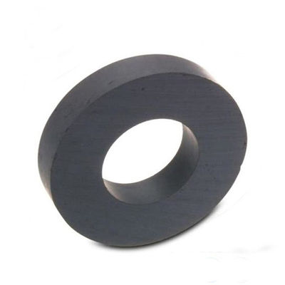 ±0,05 mm Tolérance D200x110x20 mm C8 Ferrite Ring Magnet pour le service de traitement des haut-parleurs