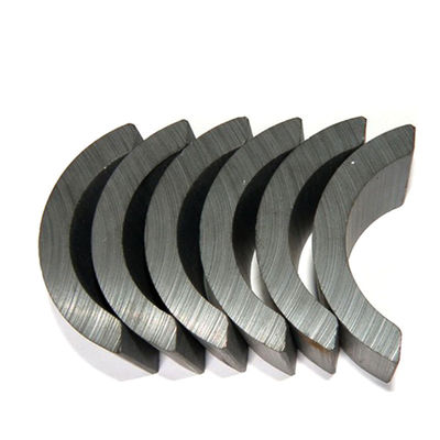 ± 0,01 mm Tolérance d'un aimant en courbe en céramique à arc de ferrite de qualité complète pour moteur