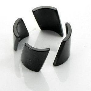 Le segment le plus abordable d' aimants ferrite pour moteur personnaliser les aimants en céramique composite