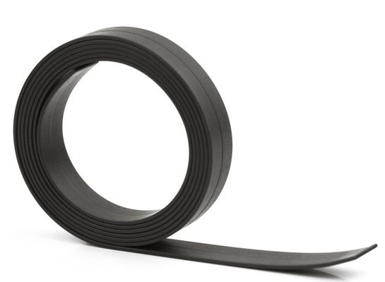 La bande magnétique en caoutchouc flexible pour les rideaux de porte magnétique améliore l'efficacité énergétique