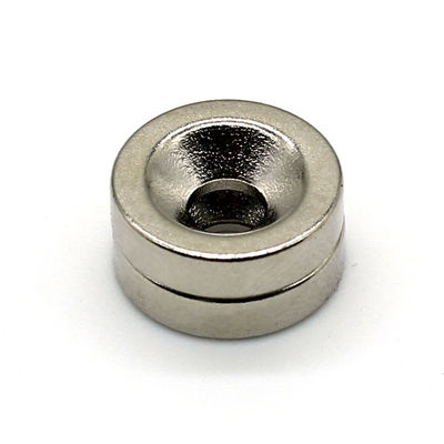 80-220 degrés Celsius Disque rond magnétique au néodyme N52 NdFeB avec trou de contre-enfoncement