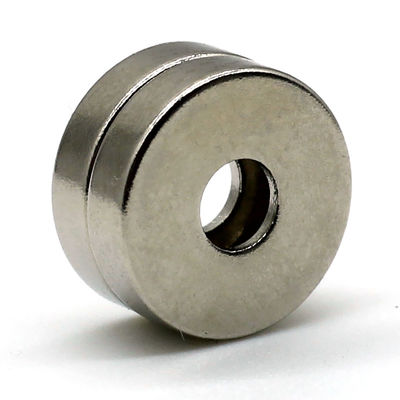 80-220 degrés Celsius Disque rond magnétique au néodyme N52 NdFeB avec trou de contre-enfoncement