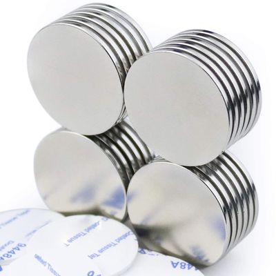 Magnet à disque rond fabriqué avec un revêtement de NiCuNi permanent sur une feuille magnétique autoadhésive 3M