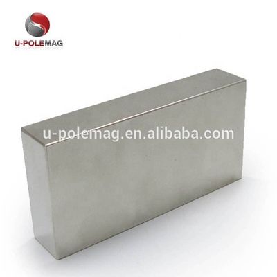 Matériaux principaux NdFeB aimant 100 mm Trois pôles bloc géant pour des applications précises