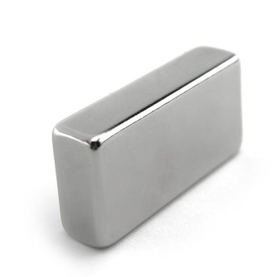 Magnés NdFeB rectangulaires permanents de terres rares avec une tolérance de bonne qualité 38H ± 1%
