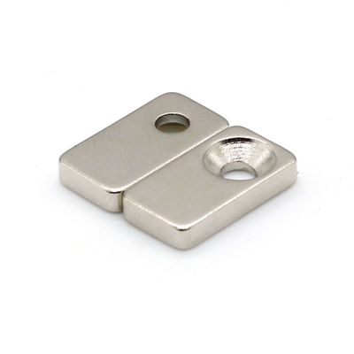 Magnéte rectangulaire à trou de contre-fond pour réfrigérateur de taille personnalisée