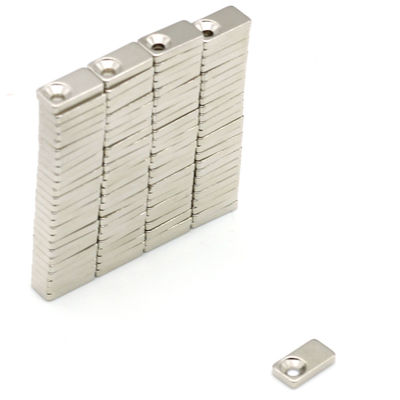 Magnéte rectangulaire à trou de contre-fond pour réfrigérateur de taille personnalisée