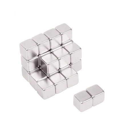 Magnet à cube N52 personnalisé de qualité NdFeB pour le système de gestion de l'environnement ISO14001 2004
