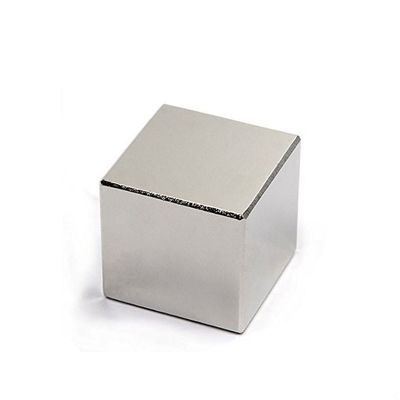 Magnet industriel N52 Neodymium Magnet 1" Cube avec service de coupe à partir de NdFeB Magnet