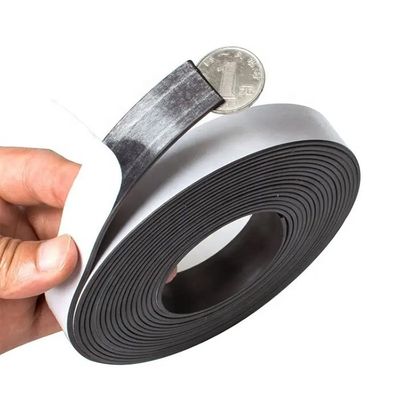 Tape magnétique en caoutchouc flexible pour véhicule d'entraînement à vapeur 50 mm pôle nord/sud isotrope/anisotrope