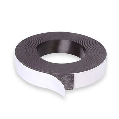 Tape magnétique en caoutchouc flexible pour véhicule d'entraînement à vapeur 50 mm pôle nord/sud isotrope/anisotrope