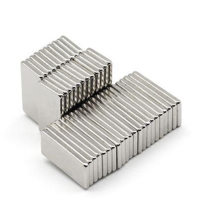 Magnéte au néodyme recouvert de nickel N52 haute Br Forme rectangulaire Super Puissance NdFeB Bloc aimants