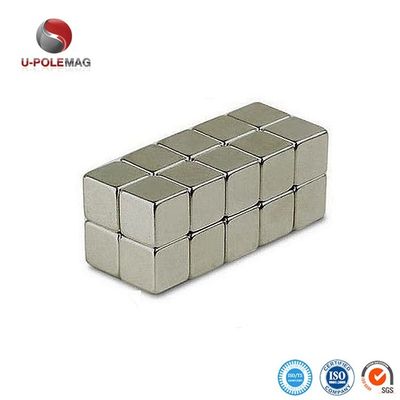 ± 1% Tolérance N35 N52 5 mm Cube magnétique au néodyme 1,14 kg Tirer avec le système ISO9001 2000