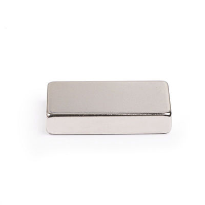Épaisseur Magnétisme Direction N52 Grade NdFeB Block Neodymium Magnet pour l'industrie