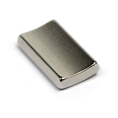 Magnéte à arc de moteur NdFeB personnalisé Magnéte à segment de néodyme super grand de qualité N35-N52