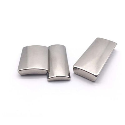 Magnéte à arc de moteur NdFeB personnalisé Magnéte à segment de néodyme super grand de qualité N35-N52