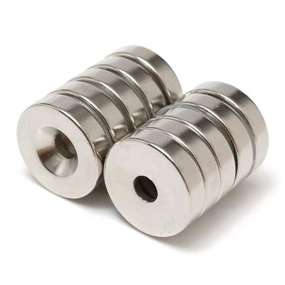 Magnéte composite au néodyme résistance industrielle Magnétes à disque rond avec trou anti-enfoncement