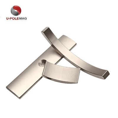 Tolérance personnalisée N50 segment arc aimant permanent en néodyme pour éolienne