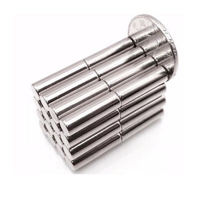 M8 Barre en acier inoxydable à aimant néodymique cylindrique à trou pour traitement de composites