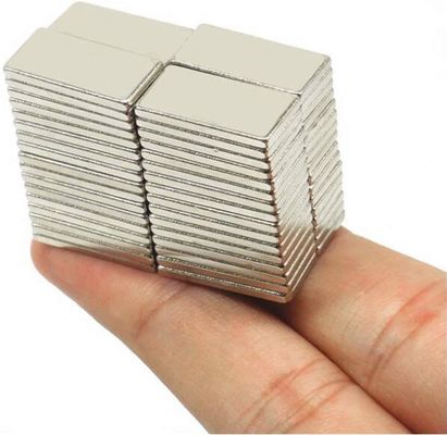 Magnéte néodymium pour la lévitation et le guidage des trains maglev superconducteurs à température